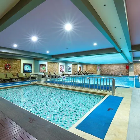 Crystal De Luxe & Resort